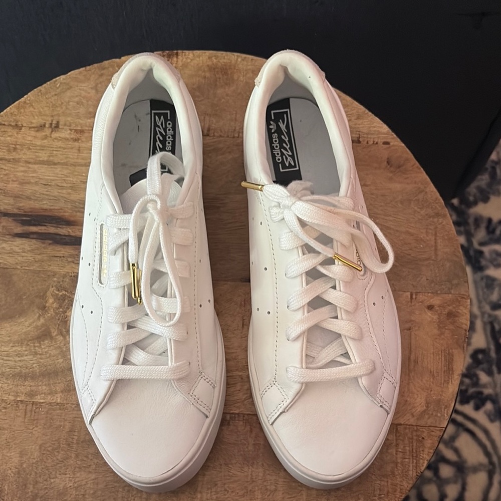 Adidas White Low-Top Sneakers Minimalist Design